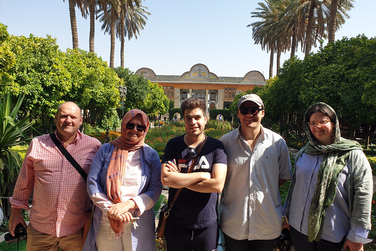 Visitez Shiraz et le manoir Qavam lors d'une visite en groupe ou privée en Iran à petit budget (8 jours) !